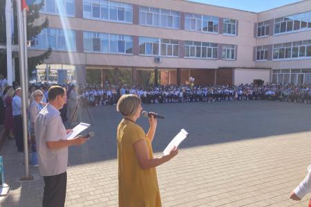 Секретарь ЦК КПРФ Владимир Исаков поздравил школьников Тулы с Днём знаний