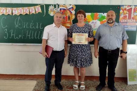 Запорожские коммунисты поздравили учеников