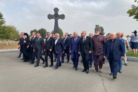 К. К. Тайсаев почтил память жертв Бесланской трагедии