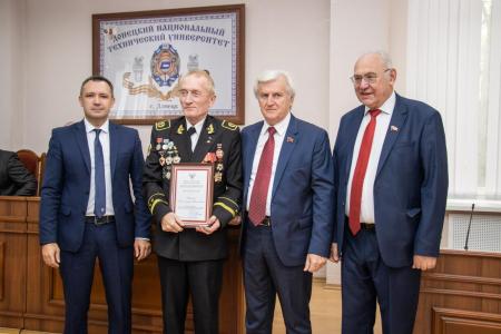 Заместитель Председателя НС ДНР Н.О. Сытов, депутаты фракции КПРФ в НС ДНР Б.А. Литвинов, И. В. Костенок посетили праздничное мероприятие в ДонНТУ