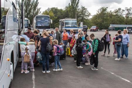 В ДНР состоялась отправка детей в дом отдыха «Снегири»