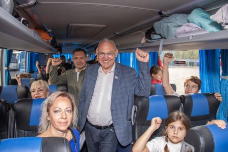 В ДНР состоялась отправка детей в дом отдыха «Снегири»