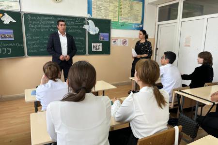 Первый секретарь Дагестанского республиканского отделения ЛКСМ РФ Артём Гаджитаев провел уроки Мужества