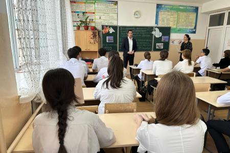 Первый секретарь Дагестанского республиканского отделения ЛКСМ РФ Артём Гаджитаев провел уроки Мужества