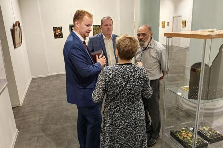 Москва. Денис Парфёнов и Александр Бойков приняли участие в открытии выставки «Палех. Искусство, рождённое революцией»