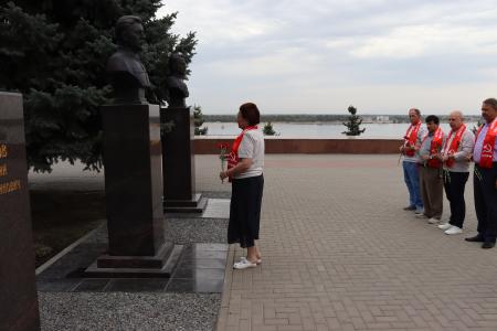 Депутаты-коммунисты Волгоградской областной думы отметили день Воинской Славы