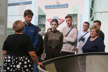 Воронежская область. Учащиеся Рамонского лицея имени Ольденбургской приняли участие в проекте КПРФ «Первым делом самолеты»