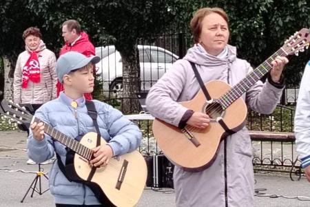 КПРФ организовала концерт патриотической песни в поселке Винзили Тюменского района