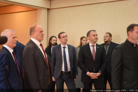 Г. А. Зюганов - коллективу "Кировского завода": Я горжусь, что все эти годы мы были вместе с вами