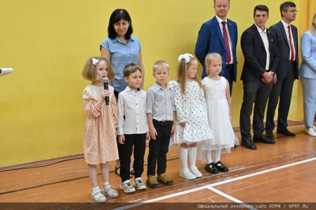 2 сентября Г.А. Зюганов принял участие в торжественных мероприятиях, посвященных Дню знаний, в школе №950 московского района Отрадное