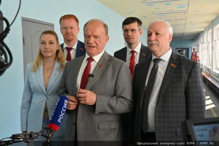 2 сентября Г.А. Зюганов принял участие в торжественных мероприятиях, посвященных Дню знаний, в школе №950 московского района Отрадное