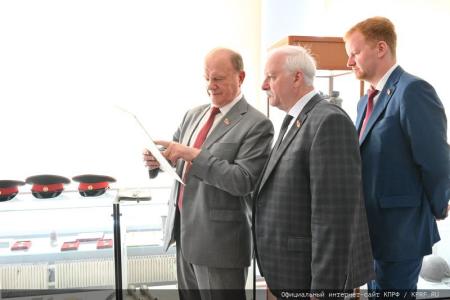 2 сентября Г.А. Зюганов принял участие в торжественных мероприятиях, посвященных Дню знаний, в школе №950 московского района Отрадное