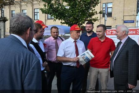 Г.А. Зюганов принял участие в московской акции «Красные в городе»
