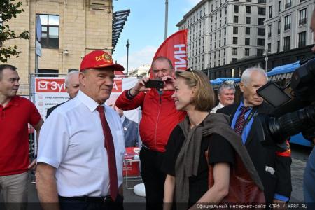 Г.А. Зюганов принял участие в московской акции «Красные в городе»