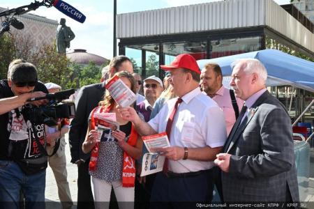 Г.А. Зюганов принял участие в московской акции «Красные в городе»