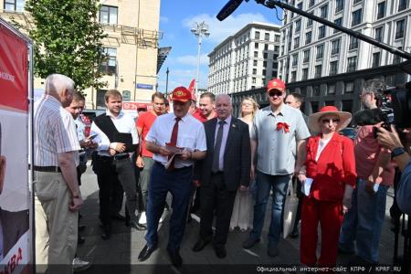 Г.А. Зюганов принял участие в московской акции «Красные в городе»