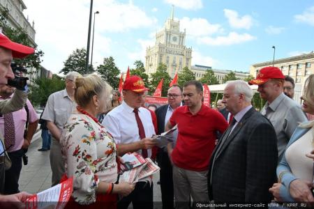 Г.А. Зюганов принял участие в московской акции «Красные в городе»