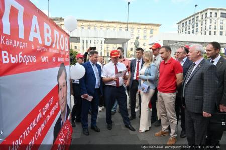 Г.А. Зюганов принял участие в московской акции «Красные в городе»