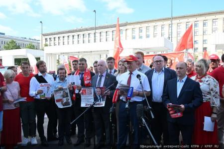 Г.А. Зюганов принял участие в московской акции «Красные в городе»