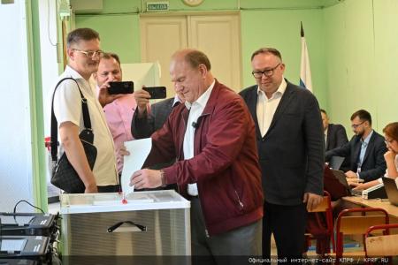 Г.А. Зюганов проголосовал на своем избирательном участке в городе Москве