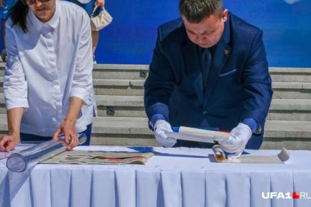 Александр Ющенко принял участие в церемонии заложения «Капсулы времени» в Уфе
