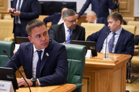 Лидер херсонских коммунистов Рамиль Замалетдинов принял участие в заседании Комитета Совета Федерации по науке, образованию и культуре