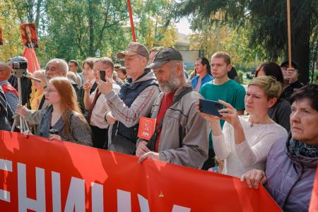 Свердловская область. Ревдинцы провели акцию протеста в защиту памятника Ленину