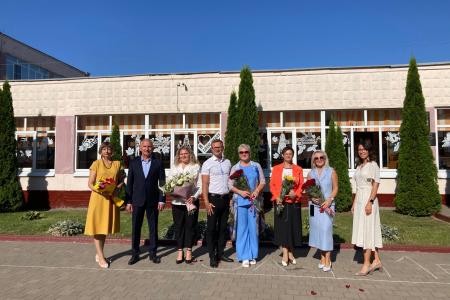 Секретарь ЦК КПРФ Владимир Исаков поздравил школьников Тулы с Днём знаний