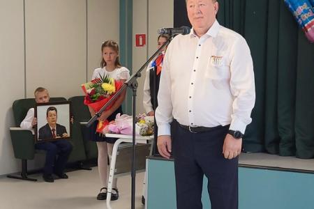 Владимир Кашин поздравил учеников школы Красной Поймы с Днем знаний