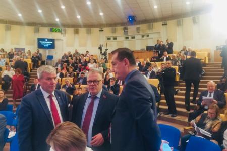 Руководитель фракции КПРФ Александр Наумов, вместе с депутатами-коммунистами Мособлдумы, принял участие в парламентских слушаниях в Госдуме