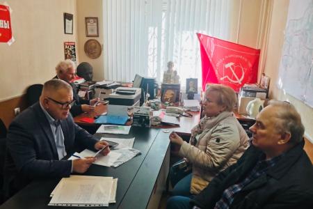 Руководитель фракции в Мособлдуме КПРФ Александр Наумов провел прием граждан в Ленинском городском округе