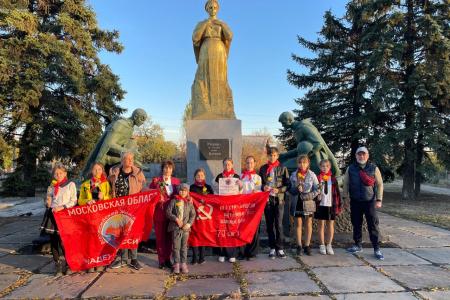 Подмосковные коммунисты в рабочем строю!