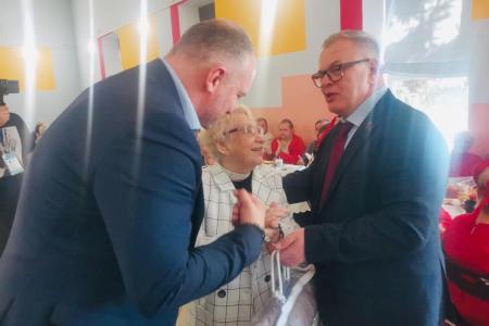 Руководитель фракции КПРФ Александр Наумов: Подрастающее поколение должно учиться у ветеранов патриотизму и любви к Родине!