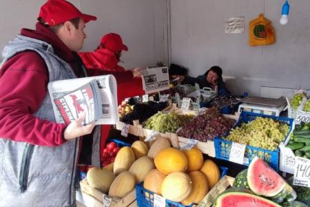 Новгородские коммунисты провели акцию в память о трагических событиях "Чёрного октября"