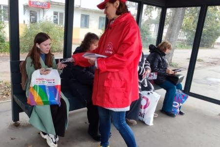 Новгородские коммунисты провели акцию в память о трагических событиях "Чёрного октября"