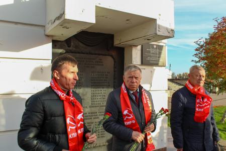 Удмуртия. Коммунисты Ижевска почтили память погибших защитников Советской власти