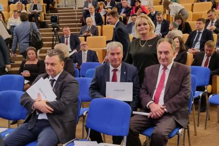 Николай Васильев принял участие в парламентских слушаниях