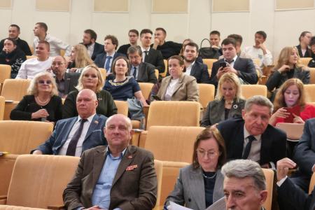 Николай Васильев принял участие в парламентских слушаниях