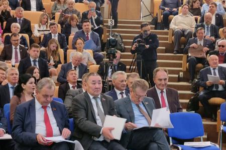 Николай Васильев принял участие в парламентских слушаниях