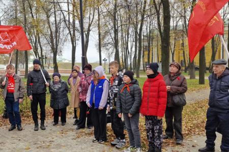 Рязанские коммунисты и комсомольцы отметили 106-ю годовщину Ленинского Комсомола