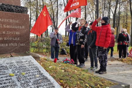 Рязанские коммунисты и комсомольцы отметили 106-ю годовщину Ленинского Комсомола