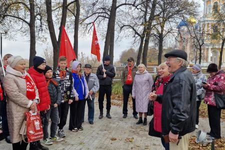 Рязанские коммунисты и комсомольцы отметили 106-ю годовщину Ленинского Комсомола