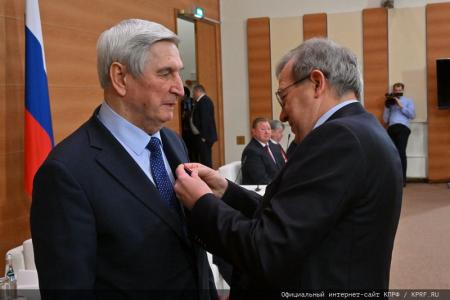 Г.А. Зюганова наградили медалью Академии наук, и он принял участие в открытии выставки, посвящённой 300-летию Санкт-Петербургского университета