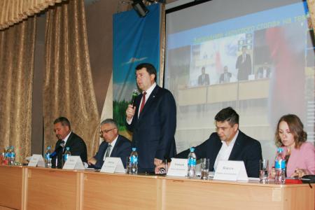 Г.А. Зюганов выступил на круглом столе, посвящённом укреплению продовольственной безопасности страны, агроэкологии  и проблемам пчеловодства Дальневосточного федерального округа