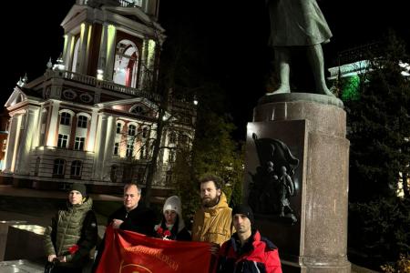 Тамбовские коммунисты отметили День рождения комсомола у памятника Зое Космодемьянской