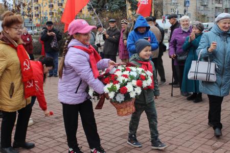Калужские коммунисты провели митинг и автопробег в честь Дня рождения Ленинского Комсомола