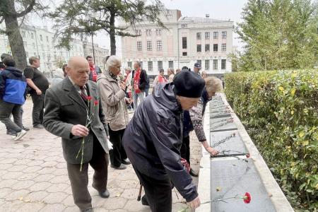 Тульские коммунисты почтили память защитников Советской власти
