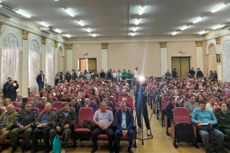 Г.А. Зюганов выступил на круглом столе, посвящённом укреплению продовольственной безопасности страны, агроэкологии  и проблемам пчеловодства Дальневосточного федерального округа