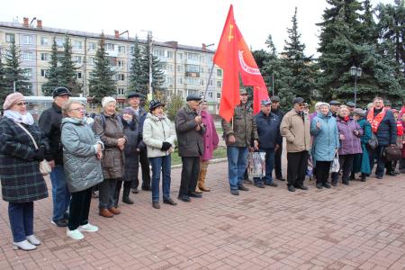 Калужские коммунисты провели митинг и автопробег в честь Дня рождения Ленинского Комсомола