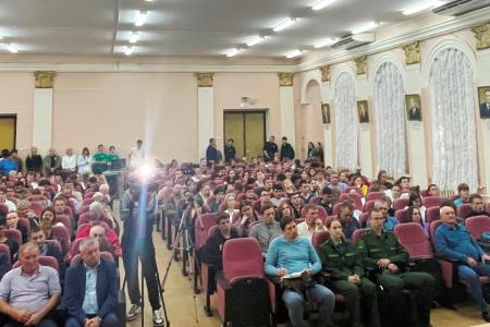 Г.А. Зюганов выступил на круглом столе, посвящённом укреплению продовольственной безопасности страны, агроэкологии  и проблемам пчеловодства Дальневосточного федерального округа